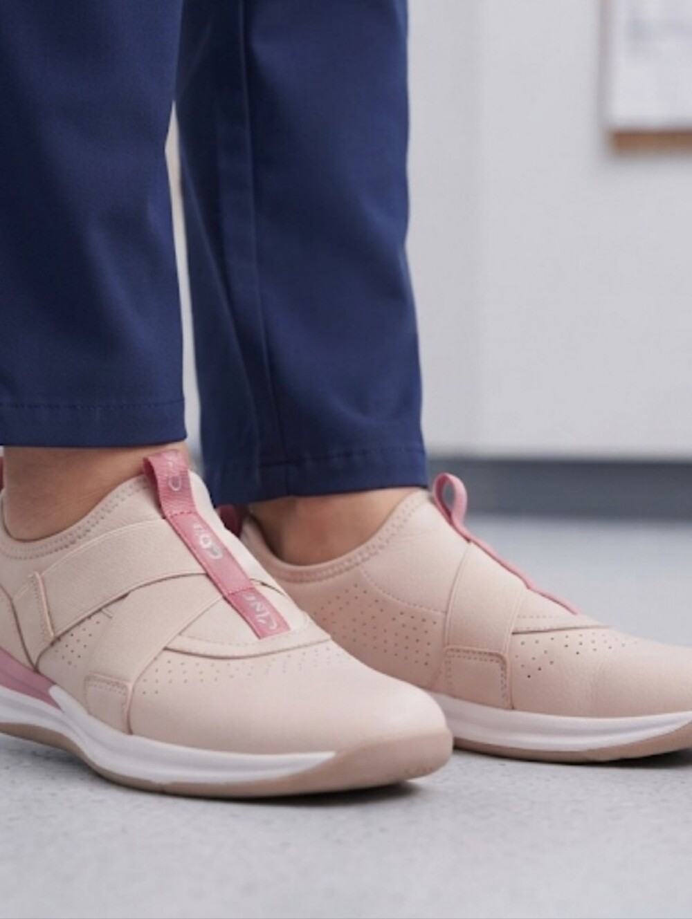 Clove Womens Limited Edition Nurse Clara Leather Pink Sneakers shoes sz 11